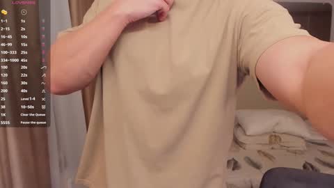 Snapshot of tasty_justin chatting on 17, 12, 2024 My shows 2100500 UTC3 online show from 17, 12, 2024