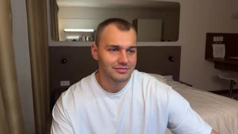 Snapshot of tasty_justin chatting on 9, 10, 2025 My shows 2100500 UTC3 online show from 9, 10, 2025