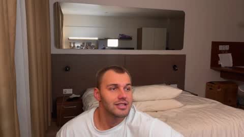 Snapshot of tasty_justin chatting on 24, 10, 2025 My shows 2100500 UTC3 online show from 24, 10, 2025