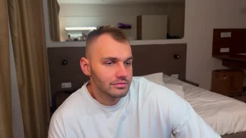 Snapshot of tasty_justin chatting on 18, 11, 2025 My shows 2100500 UTC3 online show from 18, 11, 2025