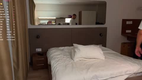 Snapshot of tasty_justin chatting on 4, 12, 2025 My shows 2100500 UTC3 online show from 4, 12, 2025