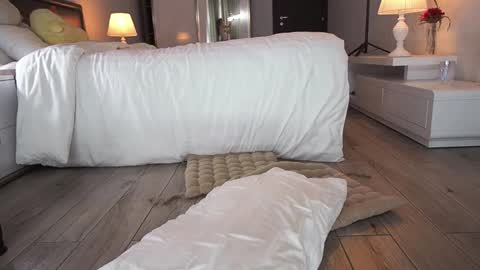 Snapshot of tasty_tomato chatting on 12, 11, 2025 RHEA pronanciation like Reya online show from 12, 11, 2025