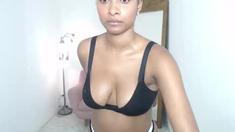 Snapshot of tatiana_oconell2 chatting on 15, 10, 2025 isabel online show from 15, 10, 2025