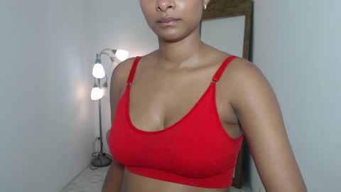 Snapshot of tatiana_oconell2 chatting on 16, 10, 2025 isabel online show from 16, 10, 2025