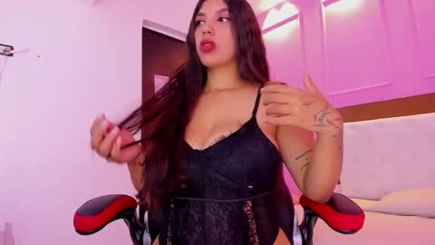 Snapshot of tatilarson chatting on 27, 2, 2025 TATI online show from 27, 2, 2025