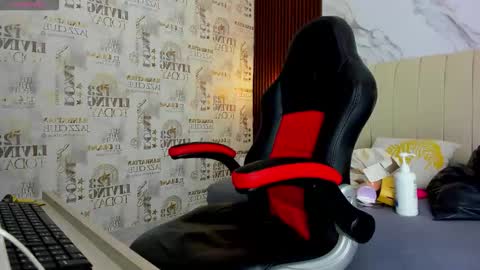 Snapshot of tatilarson chatting on 27, 3, 2026 TATI online show from 27, 3, 2026