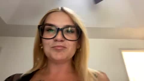 Tattedlilmama online show from 23, 7, 2026