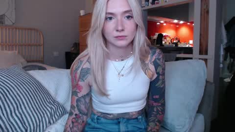 tattoobbgirl online show from 1, 3, 2025