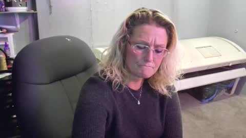 Lisa Lovely online show from 22, 1, 2025