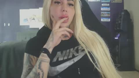 Snapshot of tatuada_safada chatting on 23, 12, 2025 tatuada_safada online show from 23, 12, 2025