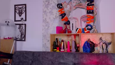 Taty Miller online show from 1, 11, 2025