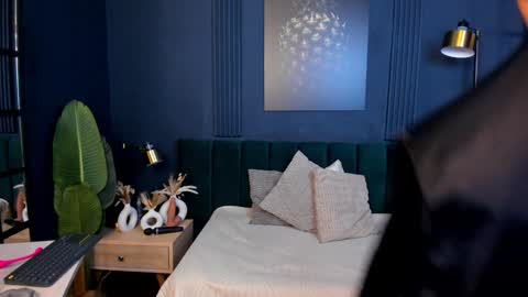 Taylor Bennet online show from 5, 2, 2025