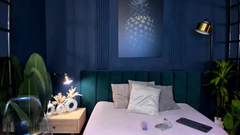 Taylor Bennet online show from 11, 2, 2025