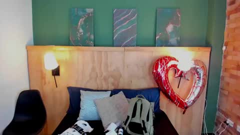 Taylor Bennet online show from 23, 2, 2025