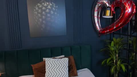 Taylor Bennet online show from 5, 3, 2025