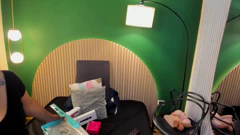 Taylor Bennet online show from 9, 11, 2025