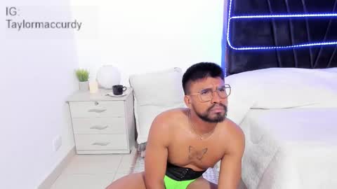 taylormaccurdy_ online show from 25, 11, 2025