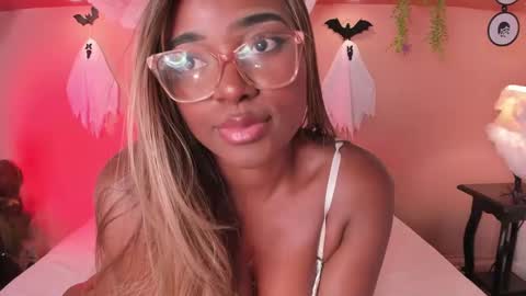 Snapshot of taylorviidal chatting on 4, 10, 2025 taylor online show from 4, 10, 2025