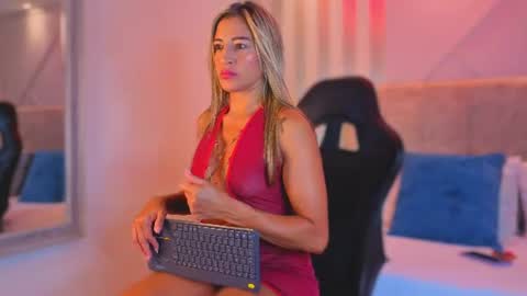tayra online show from 25, 7, 2026
