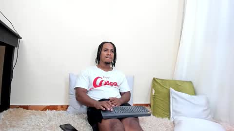 Snapshot of taysonysasha chatting on 10, 10, 2025 ask for cum online show from 10, 10, 2025