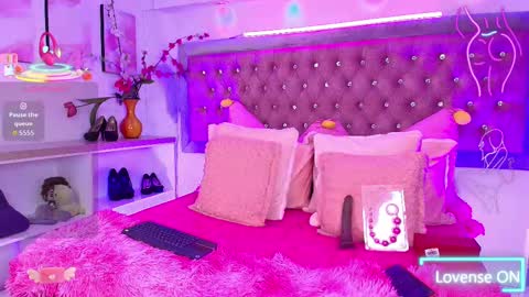 Snapshot of tayzon_foxxx chatting on 4, 10, 2025 Sofia online show from 4, 10, 2025