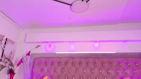 Snapshot of tayzon_foxxx chatting on 25, 11, 2025 Sofia online show from 25, 11, 2025