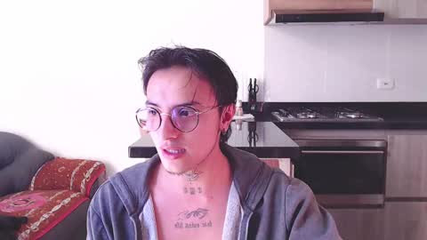 Teo independent model online show from 26, 2, 2025