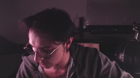 Teo independent model online show from 11, 3, 2025