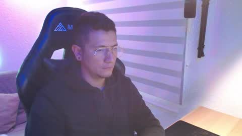 DYNAMITE DUO69 online show from 22, 4, 2026