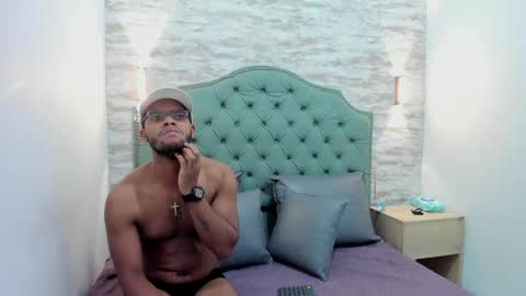 Marco y Luna  online show from 20, 4, 2026