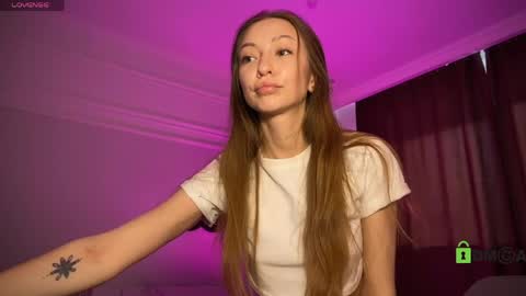 Snapshot of tease_eve_lure chatting on 4, 6, 2026 call me Eva online show from 4, 6, 2026