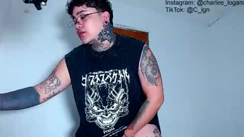 Charlee He online show from 28, 4, 2026