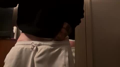 Twizzler online show from 10, 10, 2025