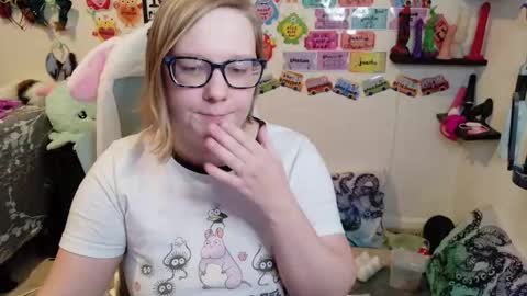 Pixie and Tentacle Overlord online show from 20, 2, 2026