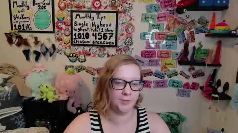 Pixie and Tentacle Overlord online show from 27, 4, 2026