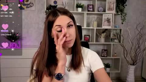 Snapshot of tendermist chatting on 22, 10, 2025 Nelly online show from 22, 10, 2025