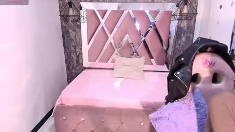 Terra Elowen online show from 9, 10, 2025