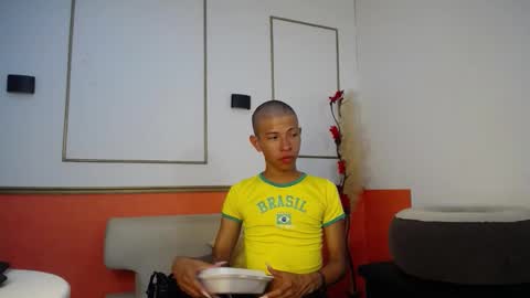 Snapshot of tessachains chatting on 19, 11, 2025 tessachains online show from 19, 11, 2025