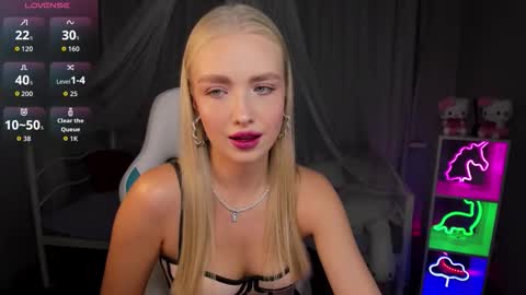 TessaHamilton online show from 23, 11, 2025