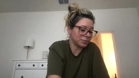 Snapshot of texas_blonde chatting on 1, 11, 2025 Daphne Summers online show from 1, 11, 2025