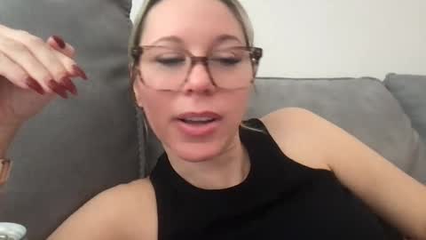 Snapshot of texas_blonde chatting on 6, 11, 2025 Daphne Summers online show from 6, 11, 2025