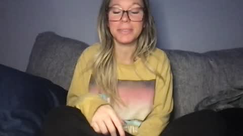 Snapshot of texas_blonde chatting on 12, 11, 2025 Daphne Summers online show from 12, 11, 2025