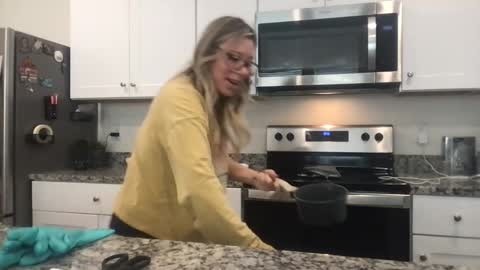 Snapshot of texas_blonde chatting on 12, 11, 2025 Daphne Summers online show from 12, 11, 2025