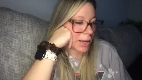 Snapshot of texas_blonde chatting on 24, 11, 2025 Daphne Summers online show from 24, 11, 2025