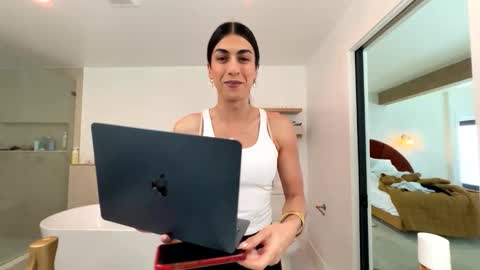 babygirlmami online show from 7, 4, 2026
