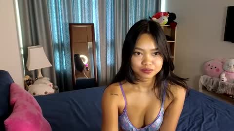 Snapshot of thailand4you chatting on 8, 11, 2025 AbbieThai online show from 8, 11, 2025
