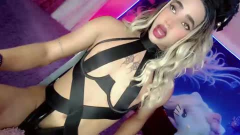 Thalia Girl online show from 2, 3, 2025