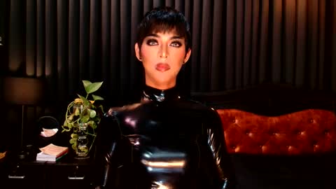 Snapshot of thalia_saint chatting on 6, 12, 2024 Thalia Saint online show from 6, 12, 2024