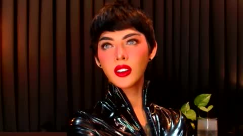 Snapshot of thalia_saint chatting on 1, 2, 2025 Thalia Saint online show from 1, 2, 2025