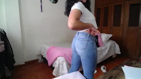    online show from 8, 9, 2025